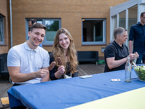 itce azubi gesucht zwei Personen Eis essen 